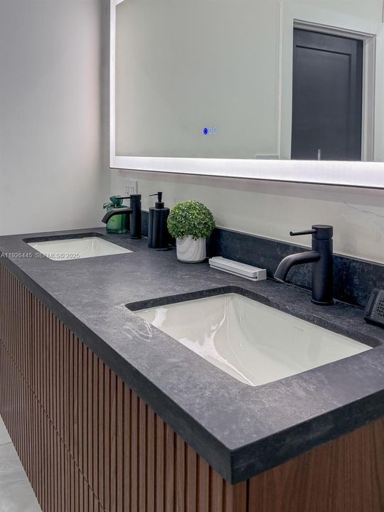 待售: $1,225,000 (5 贝兹, 4 浴室, 2586 平方英尺)