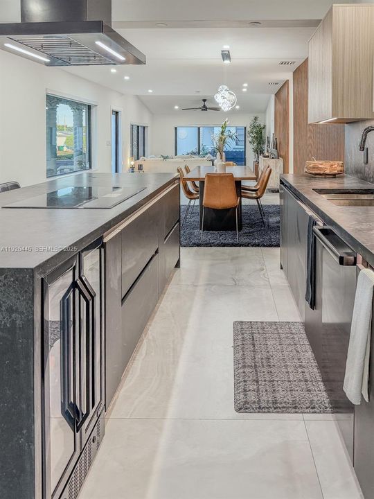 待售: $1,225,000 (5 贝兹, 4 浴室, 2586 平方英尺)