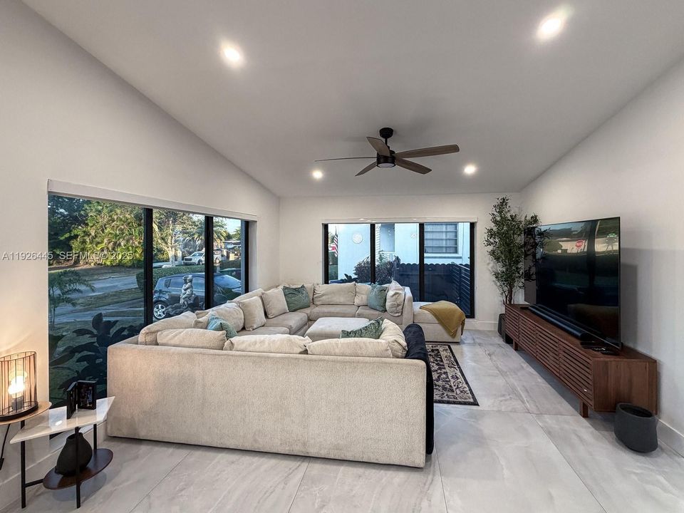 待售: $1,225,000 (5 贝兹, 4 浴室, 2586 平方英尺)