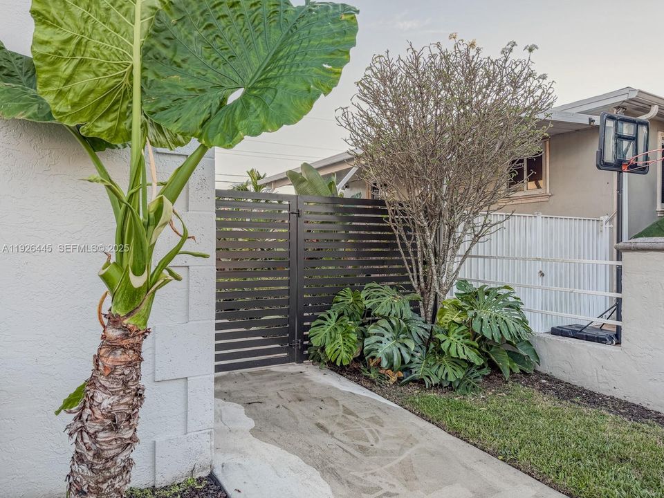 待售: $1,225,000 (5 贝兹, 4 浴室, 2586 平方英尺)