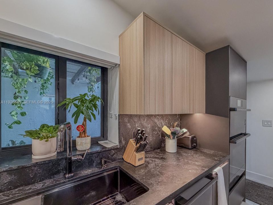 待售: $1,225,000 (5 贝兹, 4 浴室, 2586 平方英尺)