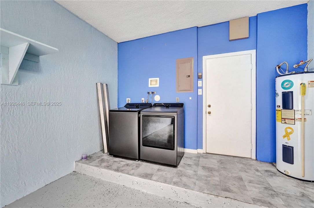 For Sale: $385,000 (2 beds, 2 baths, 1261 Square Feet)