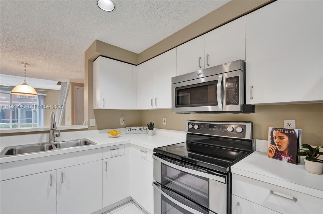 For Sale: $385,000 (2 beds, 2 baths, 1261 Square Feet)