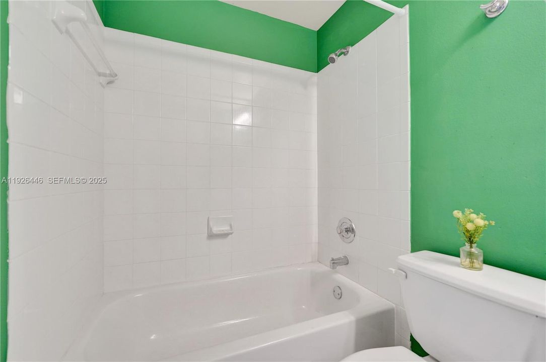 For Sale: $385,000 (2 beds, 2 baths, 1261 Square Feet)