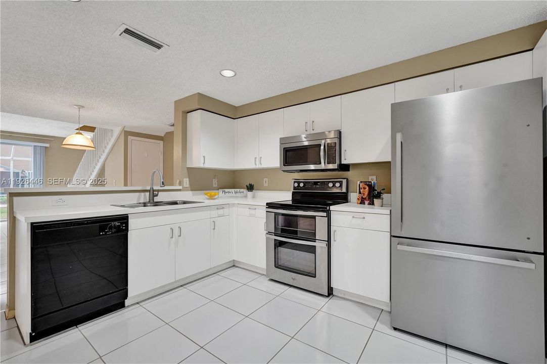 For Sale: $385,000 (2 beds, 2 baths, 1261 Square Feet)