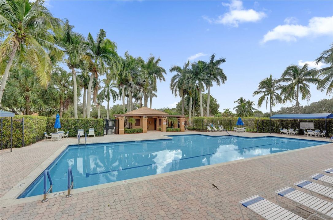 For Sale: $385,000 (2 beds, 2 baths, 1261 Square Feet)