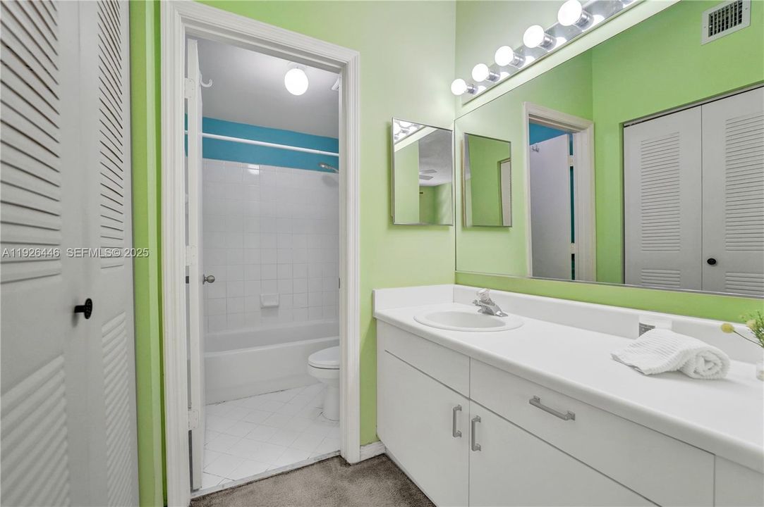 For Sale: $385,000 (2 beds, 2 baths, 1261 Square Feet)