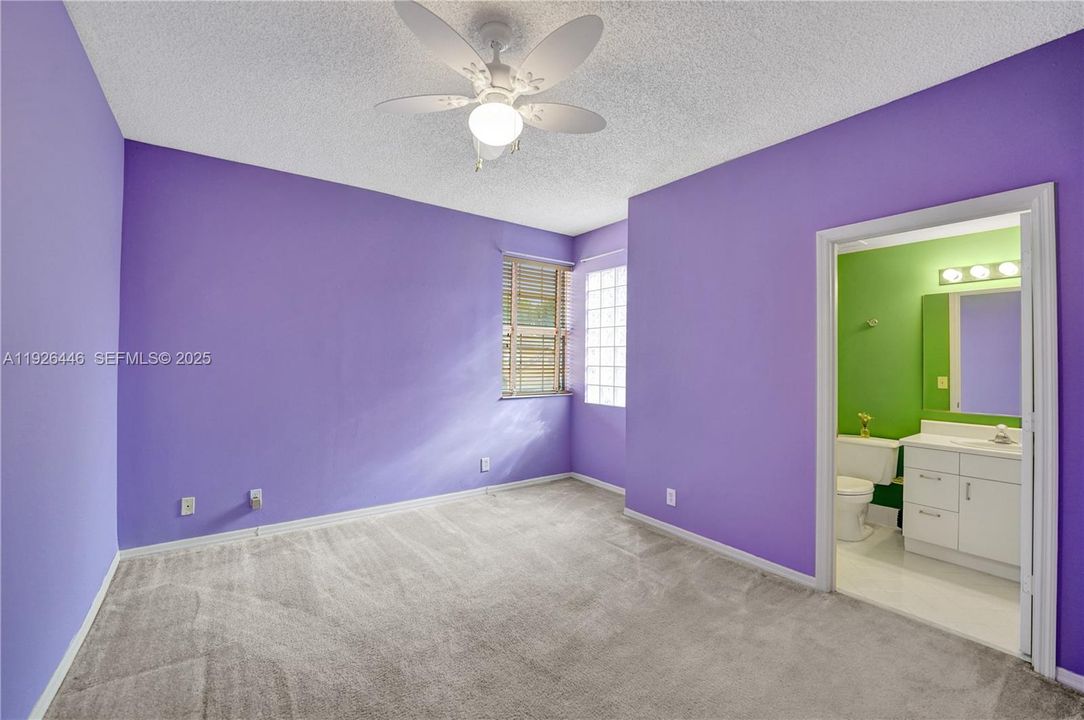 For Sale: $385,000 (2 beds, 2 baths, 1261 Square Feet)