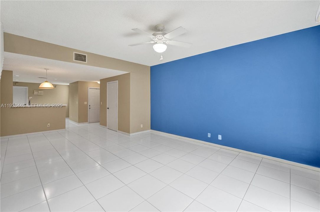 For Sale: $385,000 (2 beds, 2 baths, 1261 Square Feet)