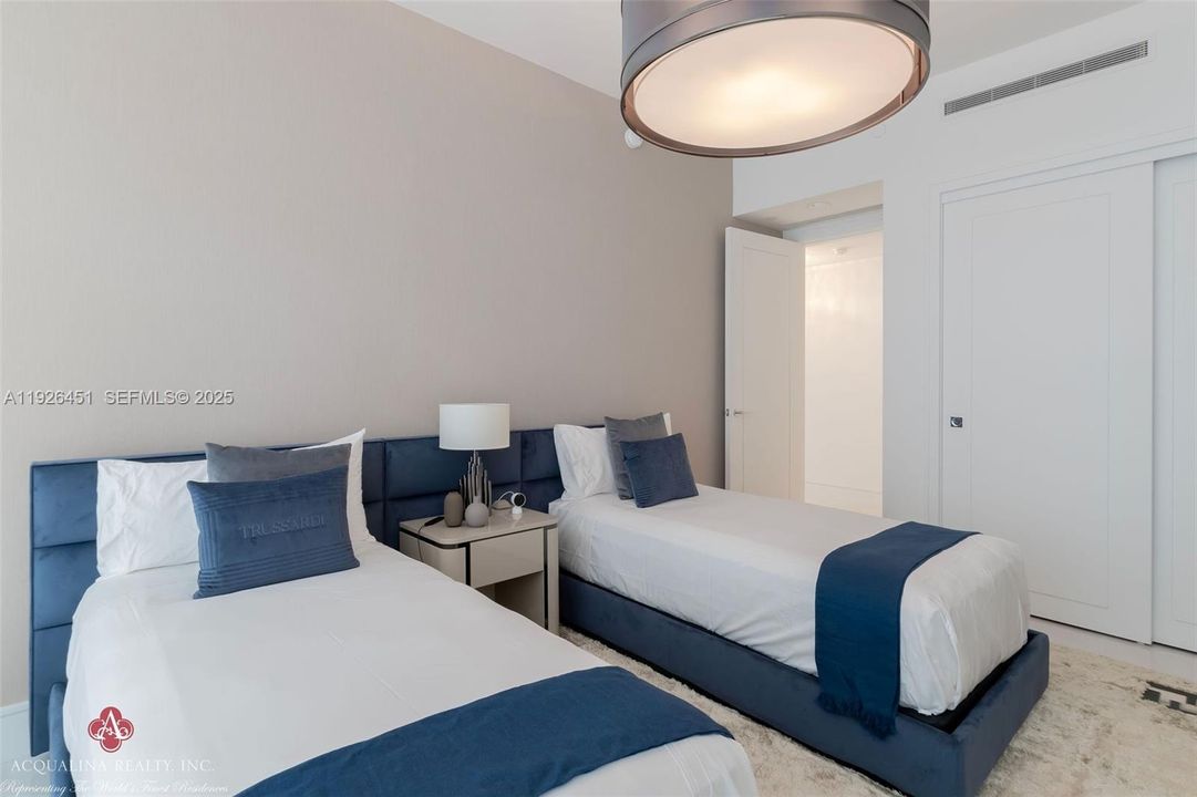 В аренду: $60,000 (4 спален, 5 ванн, 4385 Квадратных фут)