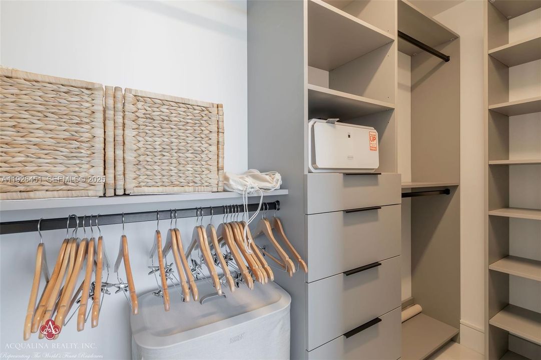 В аренду: $60,000 (4 спален, 5 ванн, 4385 Квадратных фут)