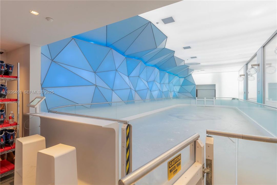 В аренду: $60,000 (4 спален, 5 ванн, 4385 Квадратных фут)