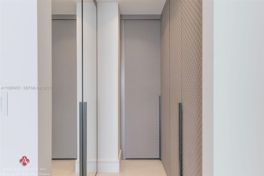 В аренду: $60,000 (4 спален, 5 ванн, 4385 Квадратных фут)