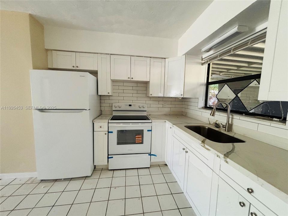 For Rent: $2,150 (2 beds, 1 baths, 1240 Square Feet)
