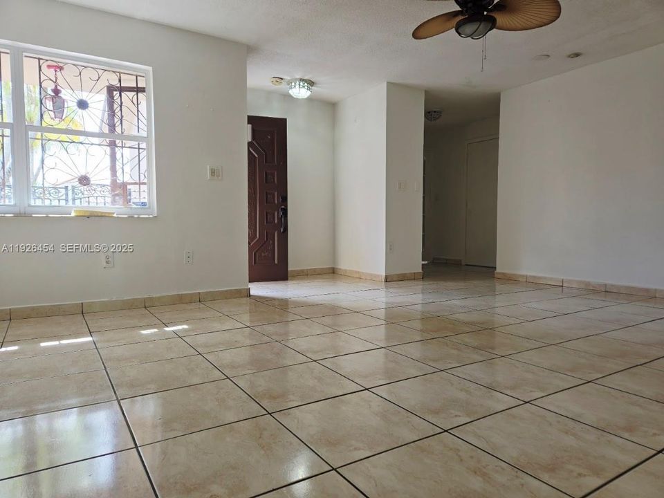 En Renta: $2,500 (2 camas, 1 baños, 1819 Pies cuadrados)