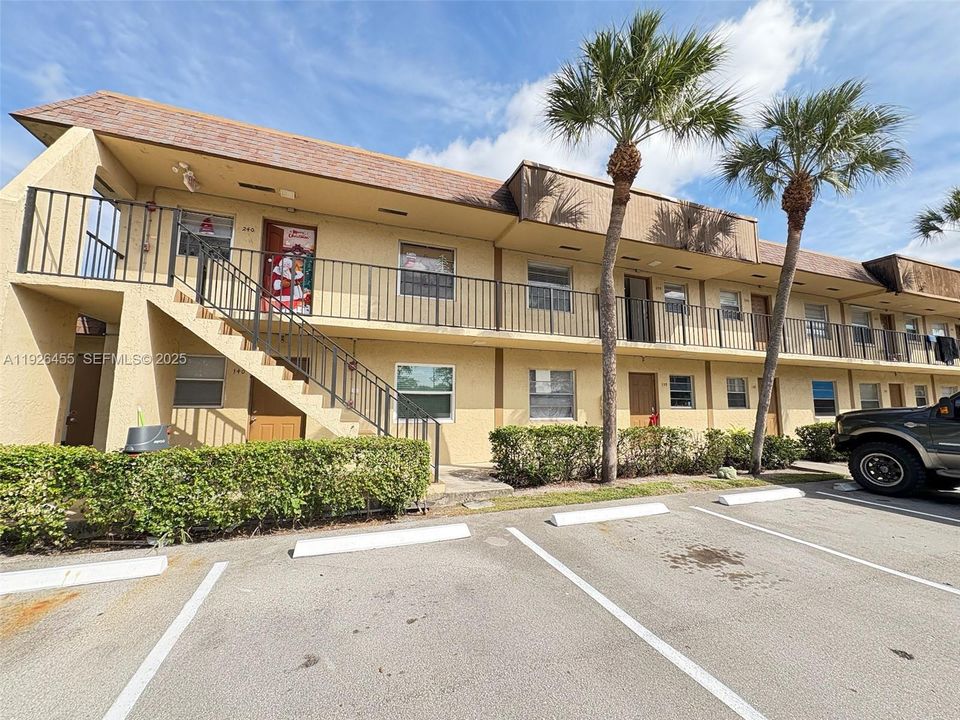 For Rent: $1,775 (2 beds, 1 baths, 630 Square Feet)