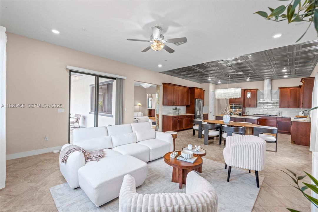 For Sale: $1,599,000 (5 beds, 5 baths, 4274 Square Feet)