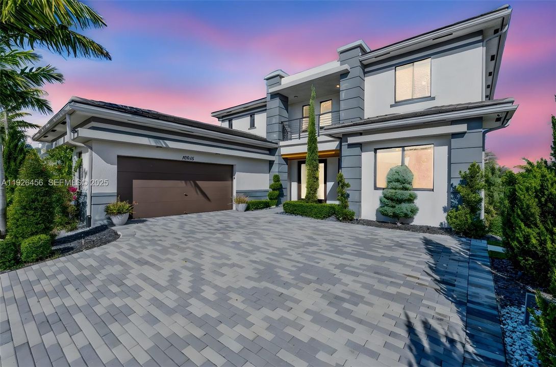 For Sale: $1,599,000 (5 beds, 5 baths, 4274 Square Feet)