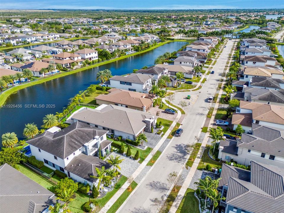 For Sale: $1,599,000 (5 beds, 5 baths, 4274 Square Feet)