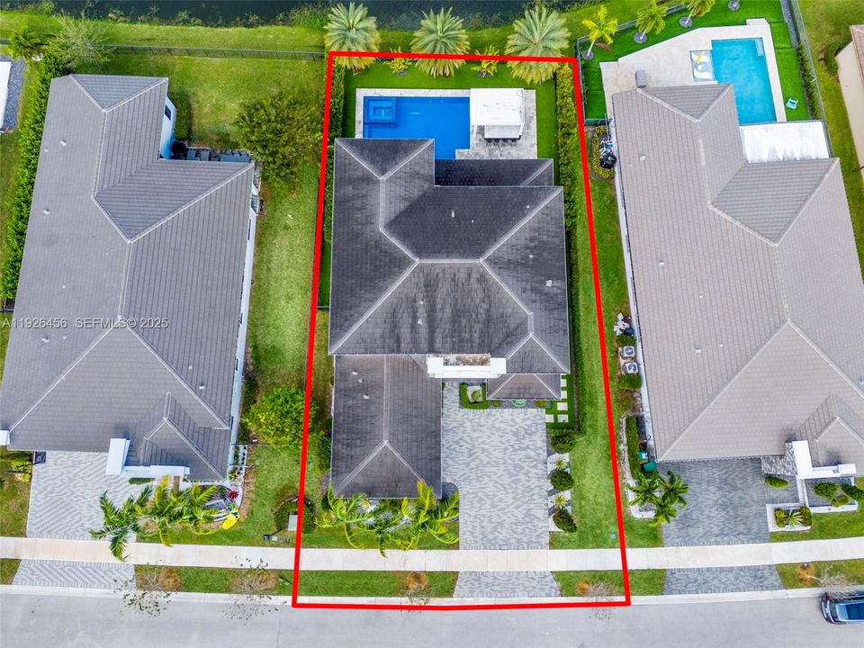 For Sale: $1,599,000 (5 beds, 5 baths, 4274 Square Feet)