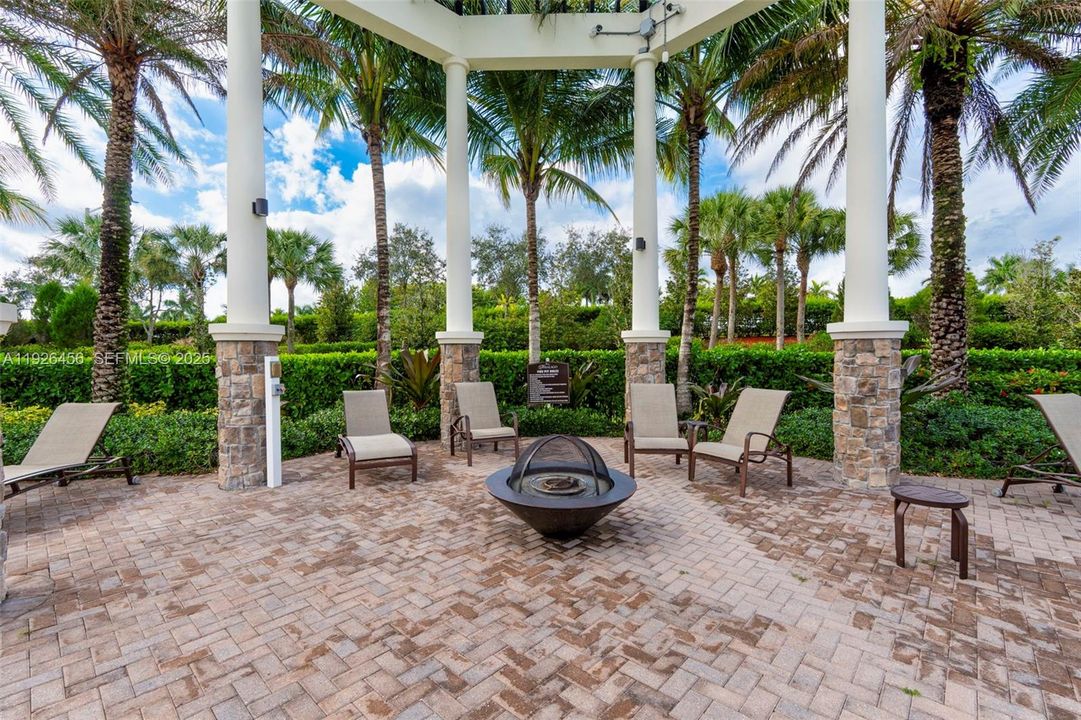 For Sale: $1,599,000 (5 beds, 5 baths, 4274 Square Feet)