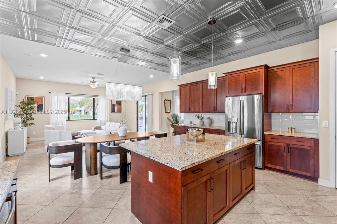 For Sale: $1,599,000 (5 beds, 5 baths, 4274 Square Feet)