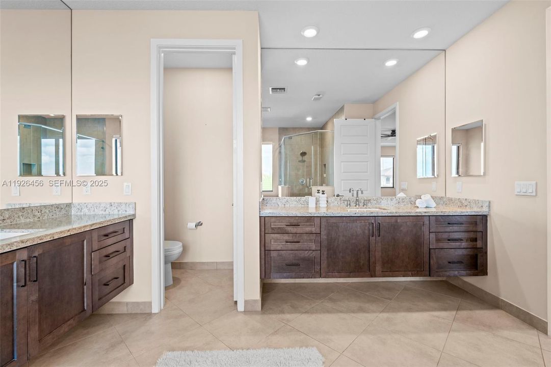 For Sale: $1,599,000 (5 beds, 5 baths, 4274 Square Feet)