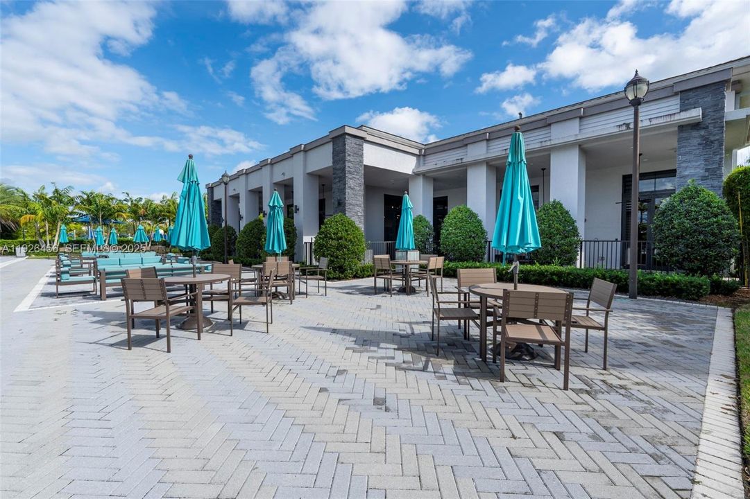 For Sale: $1,599,000 (5 beds, 5 baths, 4274 Square Feet)