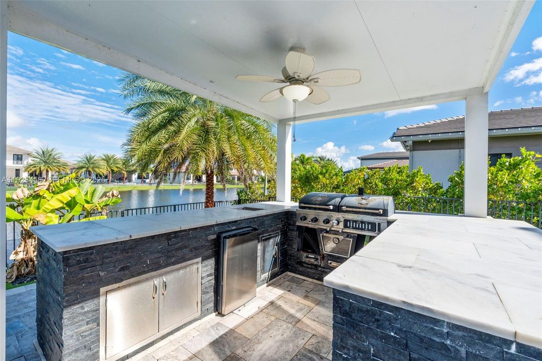 For Sale: $1,599,000 (5 beds, 5 baths, 4274 Square Feet)