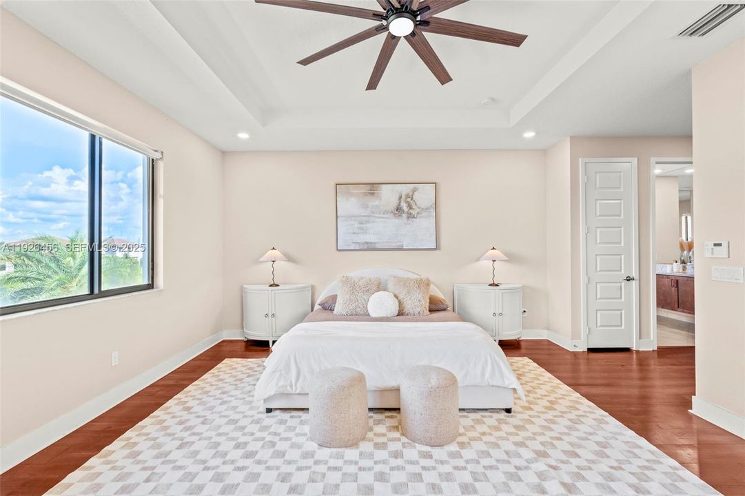 For Sale: $1,599,000 (5 beds, 5 baths, 4274 Square Feet)