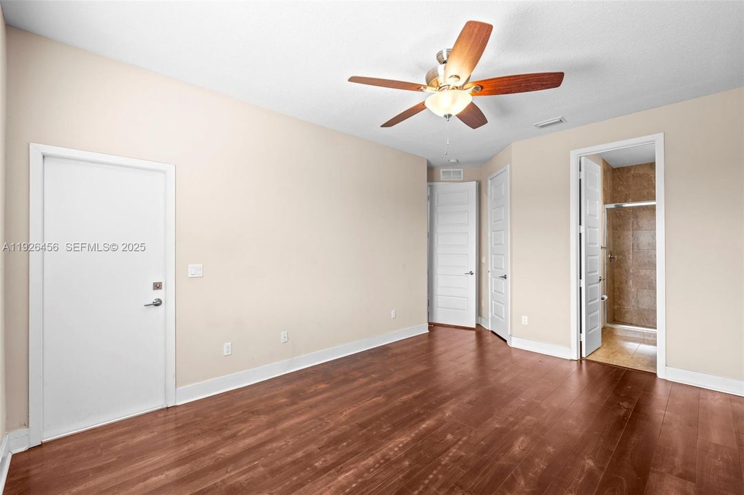 For Sale: $1,599,000 (5 beds, 5 baths, 4274 Square Feet)