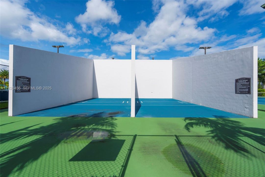 For Sale: $1,599,000 (5 beds, 5 baths, 4274 Square Feet)