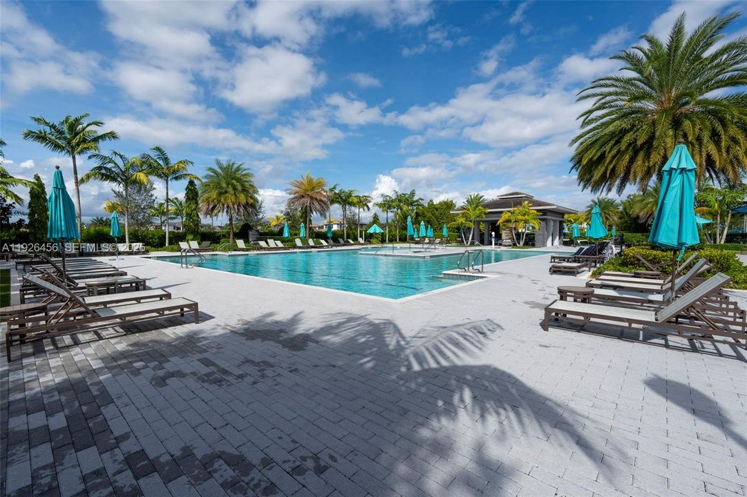 For Sale: $1,599,000 (5 beds, 5 baths, 4274 Square Feet)