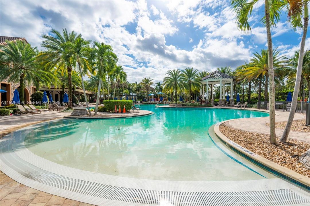 For Sale: $1,599,000 (5 beds, 5 baths, 4274 Square Feet)