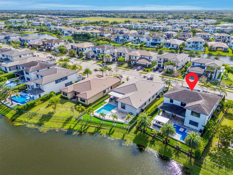 For Sale: $1,599,000 (5 beds, 5 baths, 4274 Square Feet)