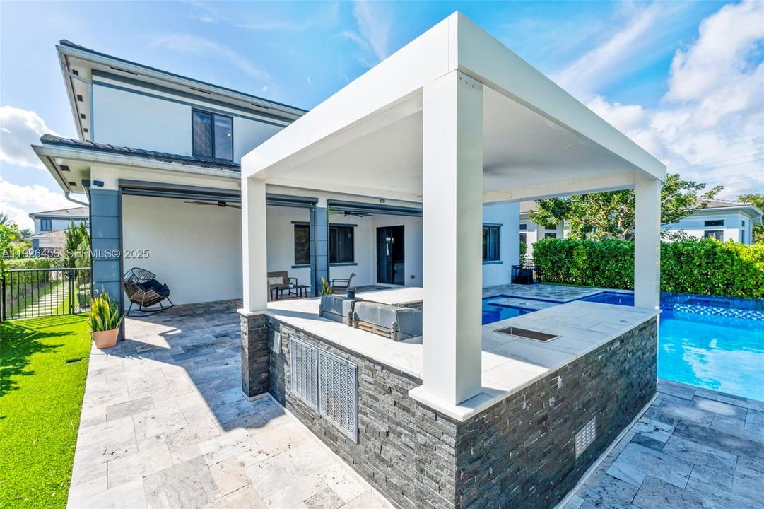 For Sale: $1,599,000 (5 beds, 5 baths, 4274 Square Feet)