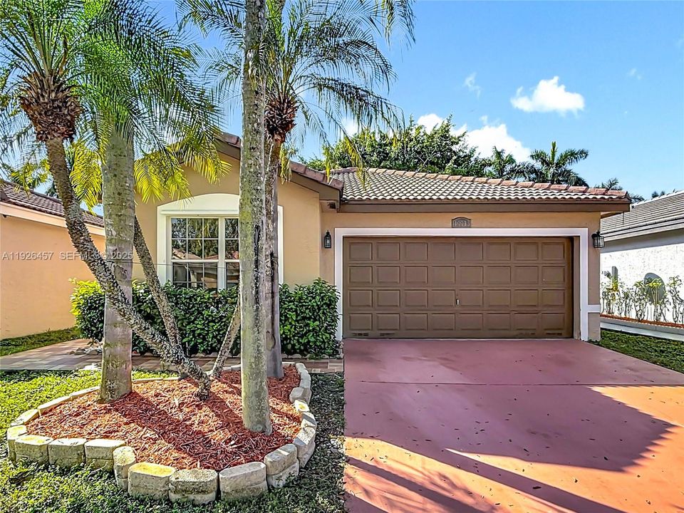 For Rent: $4,000 (4 beds, 2 baths, 1477 Square Feet)