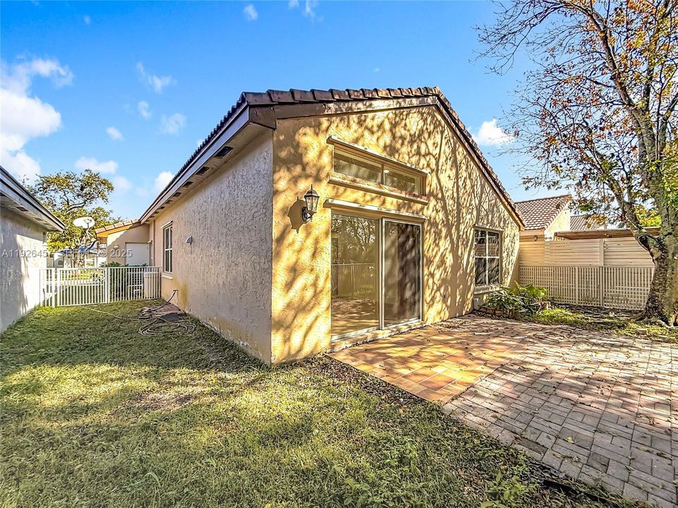 For Rent: $4,000 (4 beds, 2 baths, 1477 Square Feet)