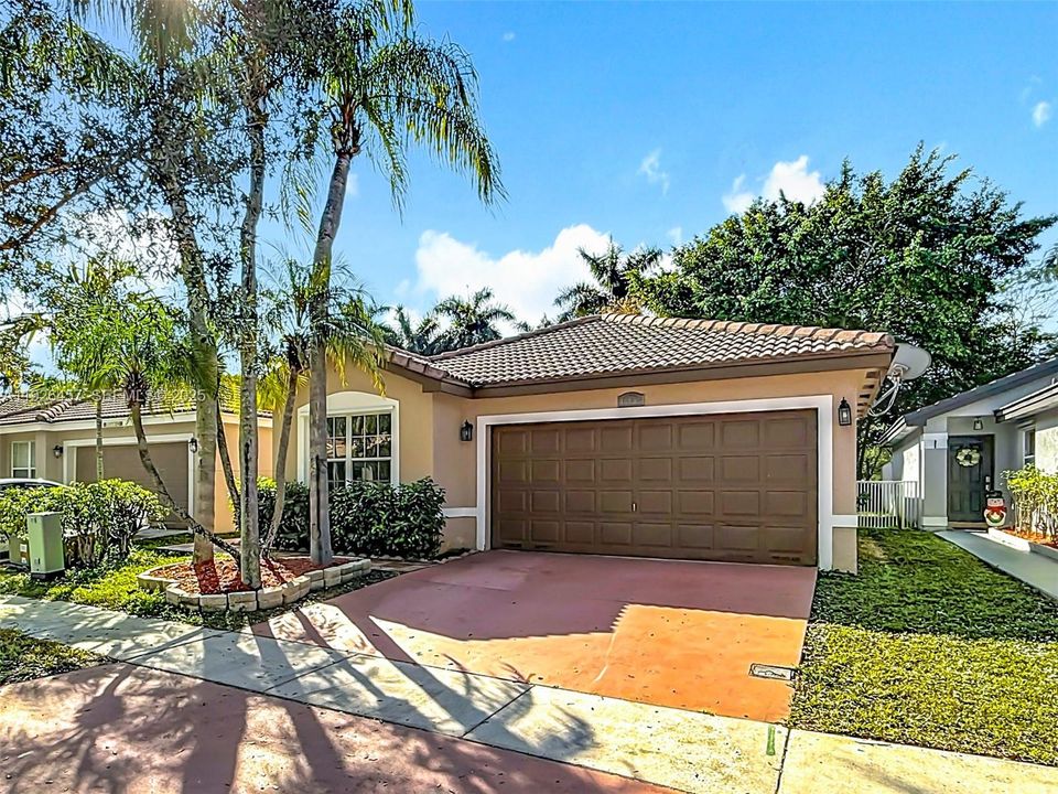 For Rent: $4,000 (4 beds, 2 baths, 1477 Square Feet)