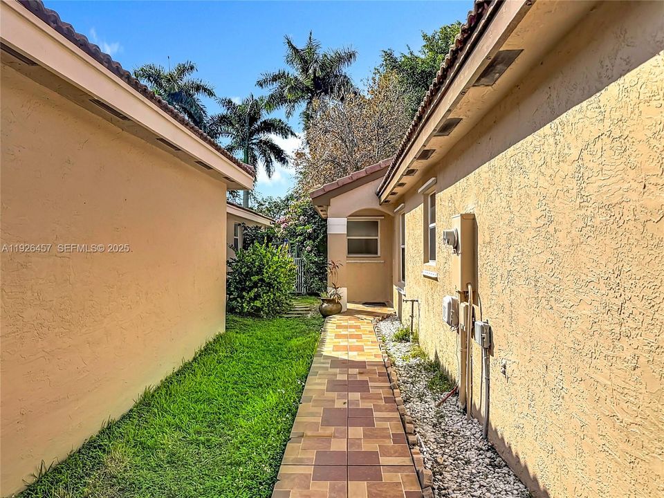 For Rent: $4,000 (4 beds, 2 baths, 1477 Square Feet)