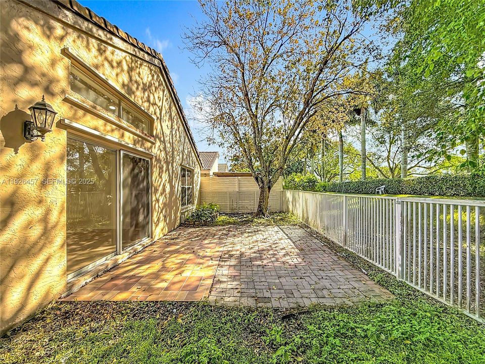 For Rent: $4,000 (4 beds, 2 baths, 1477 Square Feet)