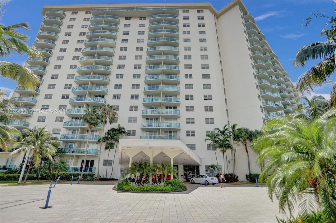 For Sale: $600,000 (2 beds, 2 baths, 1505 Square Feet)