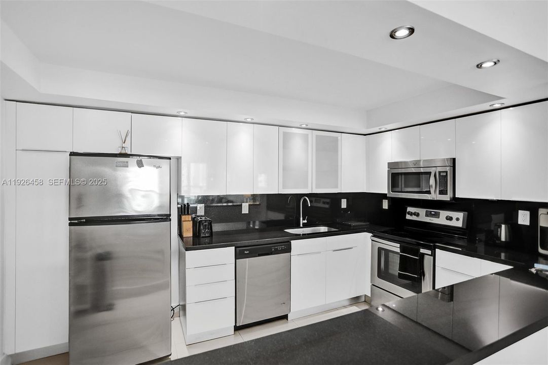 For Sale: $600,000 (2 beds, 2 baths, 1505 Square Feet)