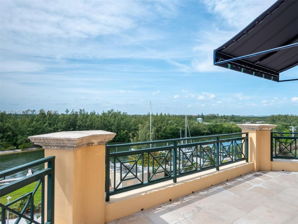 En Venta: $1,999,000 (3 camas, 2 baños, 3161 Pies cuadrados)