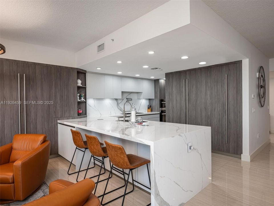 En Venta: $1,999,000 (3 camas, 2 baños, 3161 Pies cuadrados)