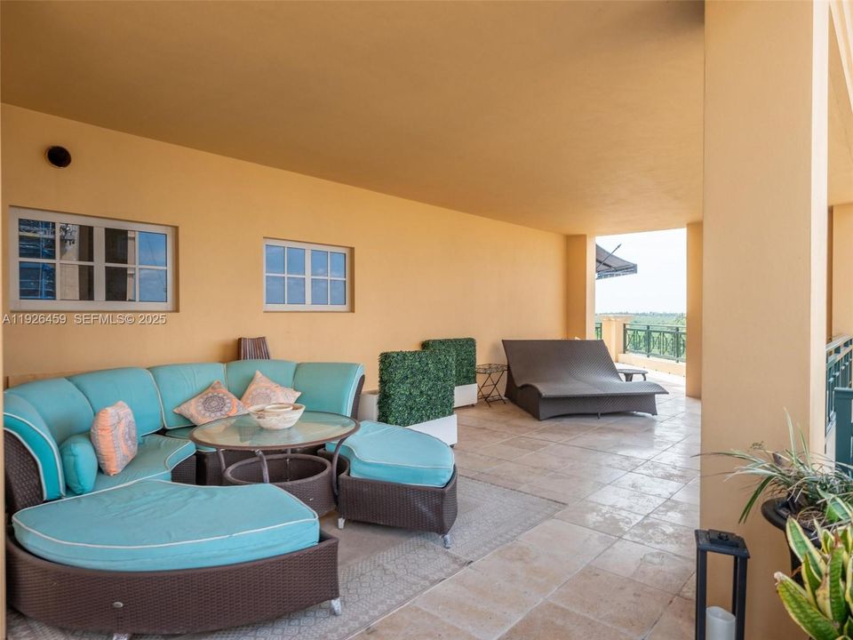 En Venta: $1,999,000 (3 camas, 2 baños, 3161 Pies cuadrados)