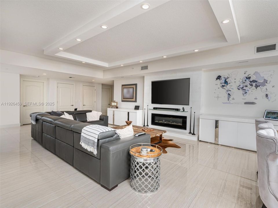 En Venta: $1,999,000 (3 camas, 2 baños, 3161 Pies cuadrados)