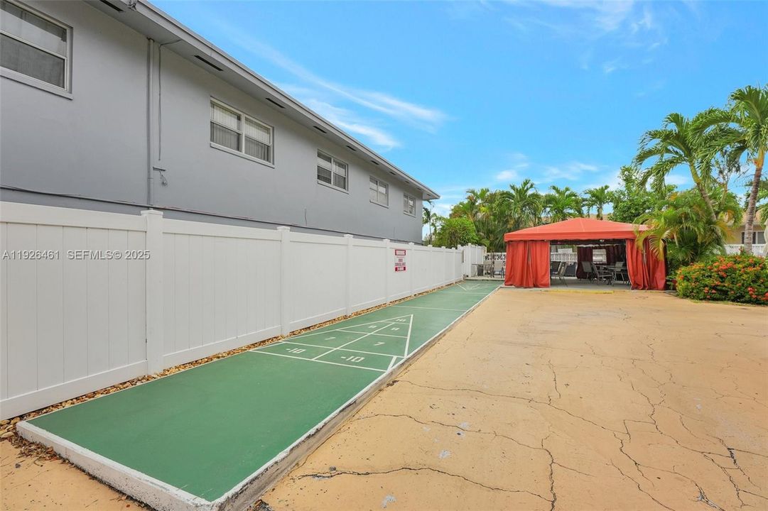 En Venta: $285,000 (2 camas, 2 baños, 940 Pies cuadrados)