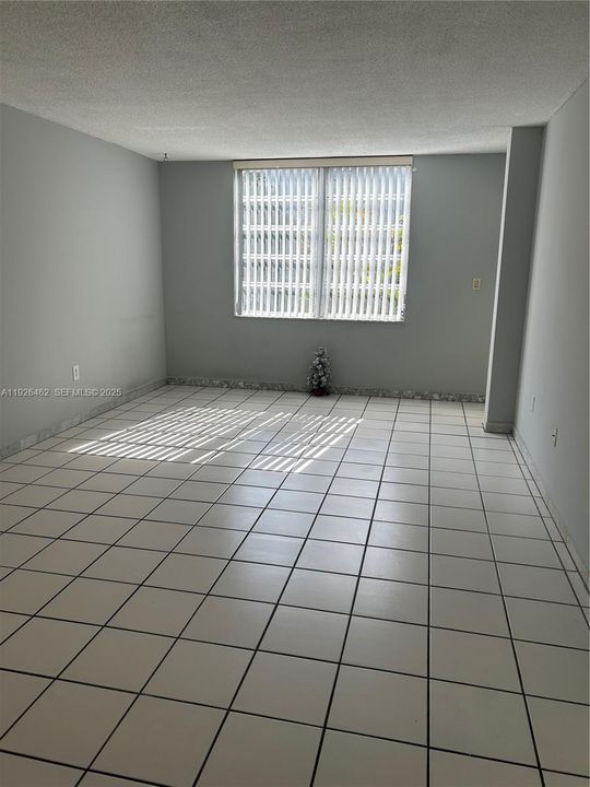 出租: $1,600 (1 贝兹, 1 浴室, 820 平方英尺)