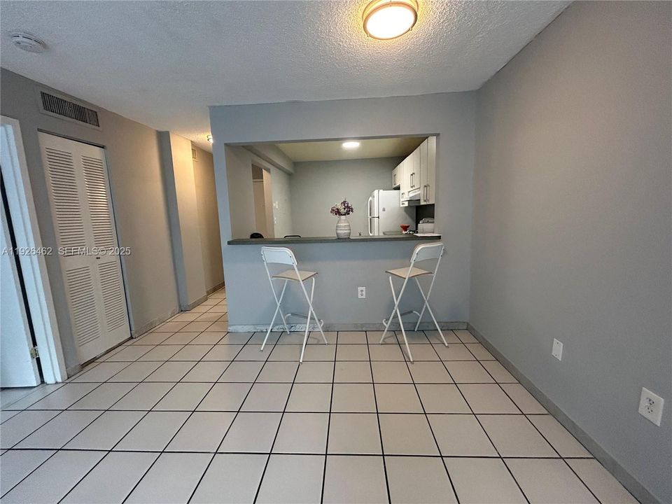 出租: $1,600 (1 贝兹, 1 浴室, 820 平方英尺)